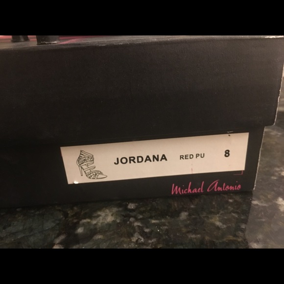 Size 8 heels - Picture 6 of 6